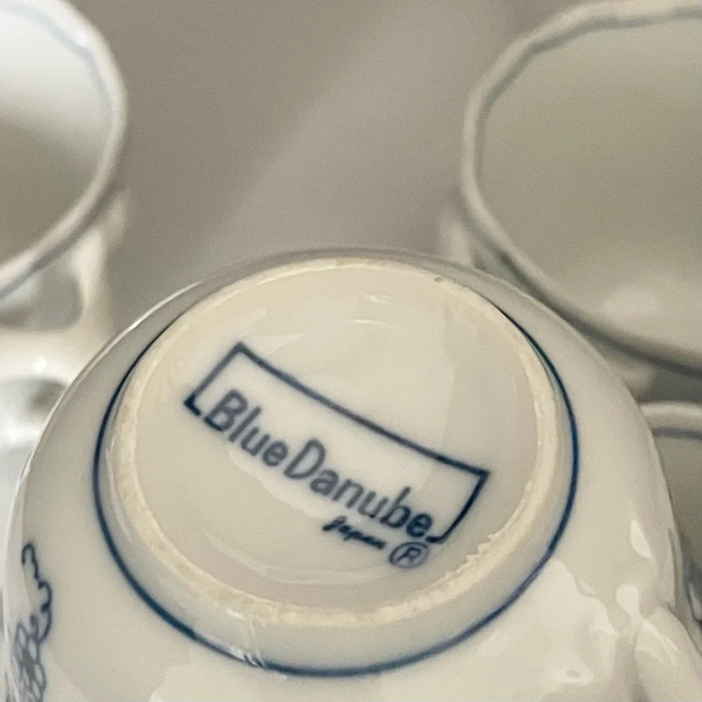 SET of 4 Cups - Blue Onion Blue Danube